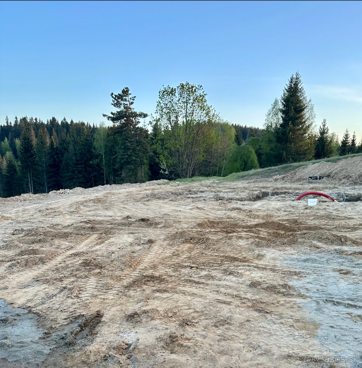 Veľký STAVEBNÝ Pozemok 2,75 HEKTÁR zo Stavebným Povolením L - 6