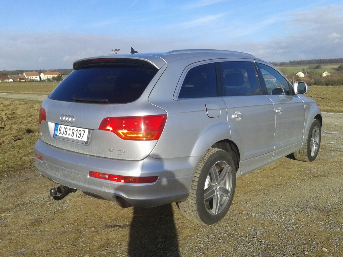Audi Q7 3,0TDI Sline Quattro 7.míst - 6