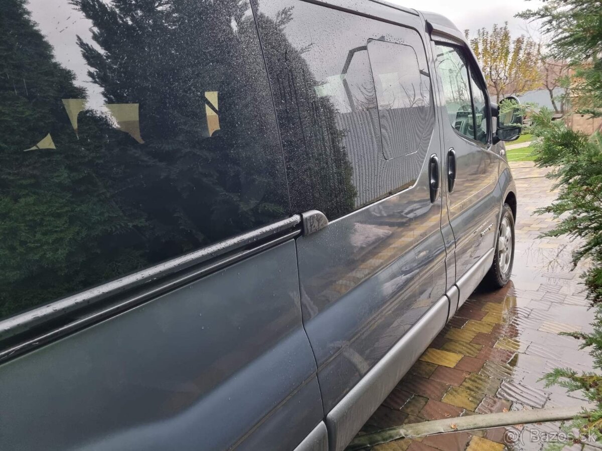 Predám Renault Trafic Black Edition 2014 - 6