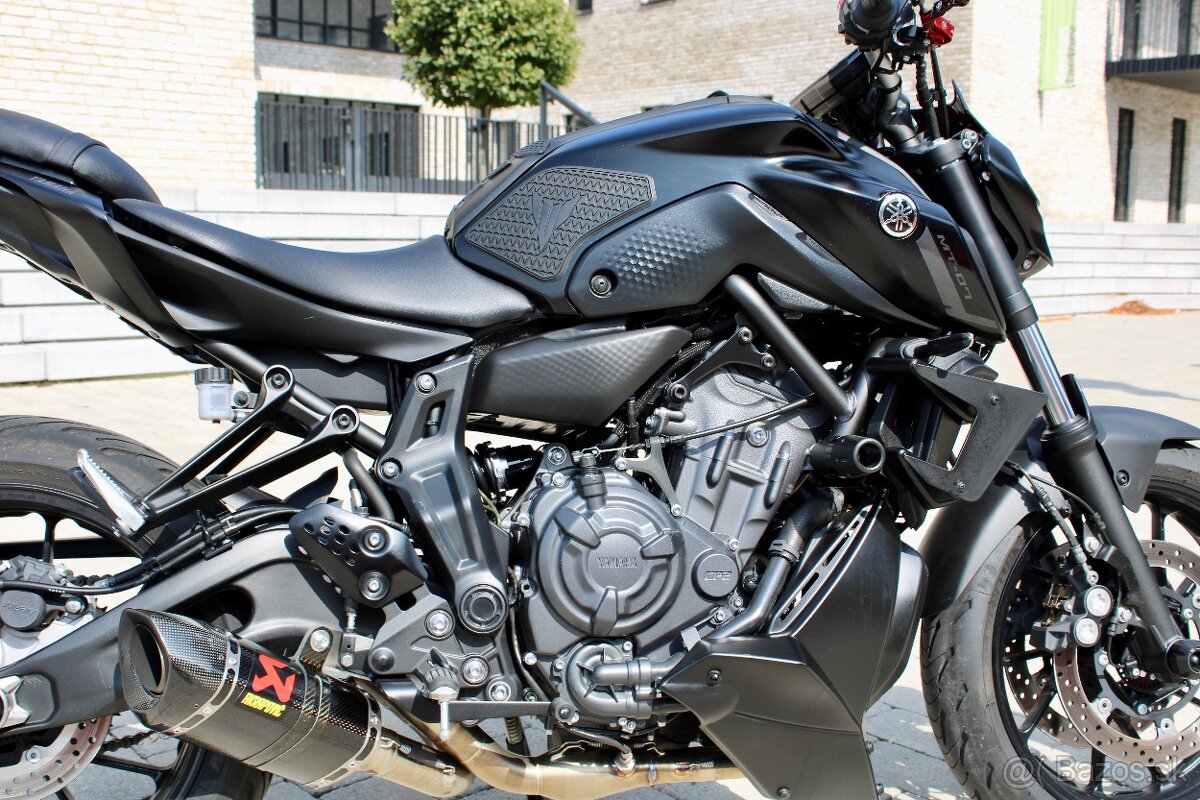 Yamaha mt 07 - 6
