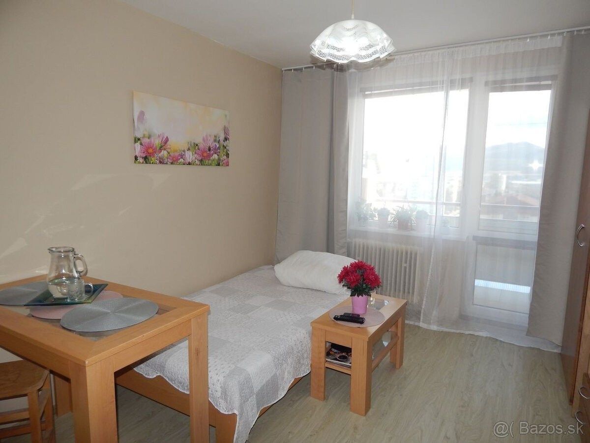 SPEKTRUM REALITY- Na Predaj garsónka, 23 m2 s loggiou , okre - 6