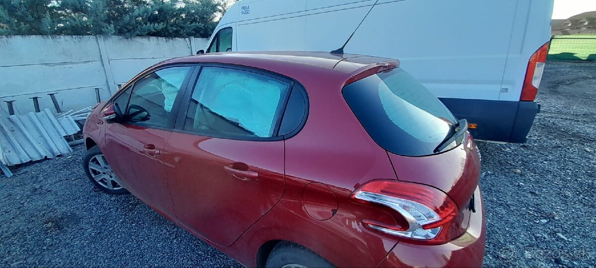 Peugeot 208 - 6