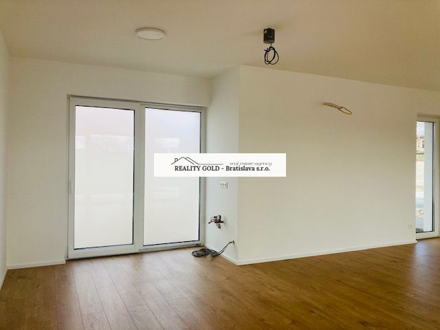 Moderný rodinný dom v obci Veľké Blahovo, Cena : 259 000,-EU - 6