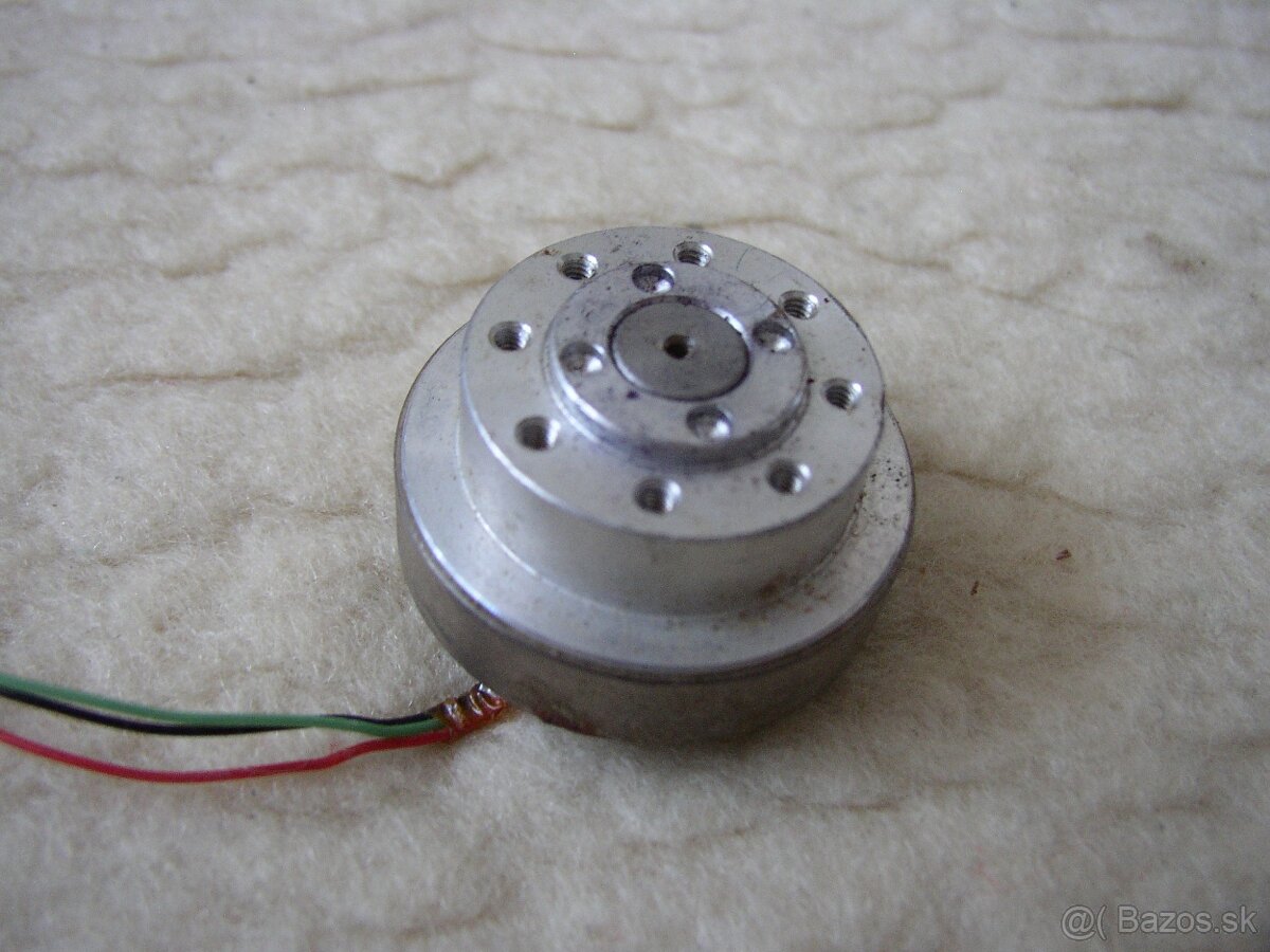 2x Staré motorčeky (z magnetofónu, harddisku) - 6