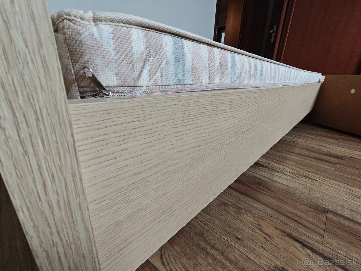Predám staršiu manželskú posteľ 160x200 s matracom - 6