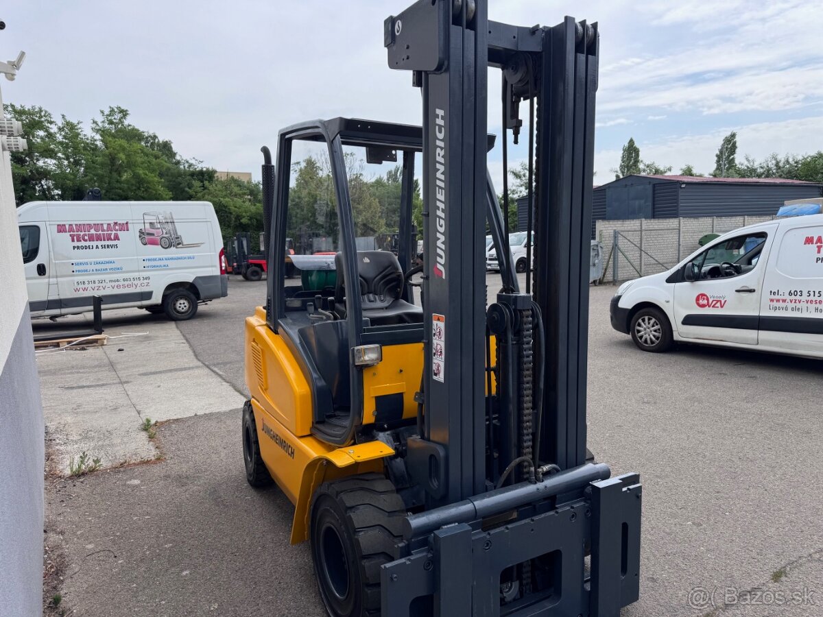 Vysokozdvižný vozík Jungheinrich 3t LPG triplex GO - 6