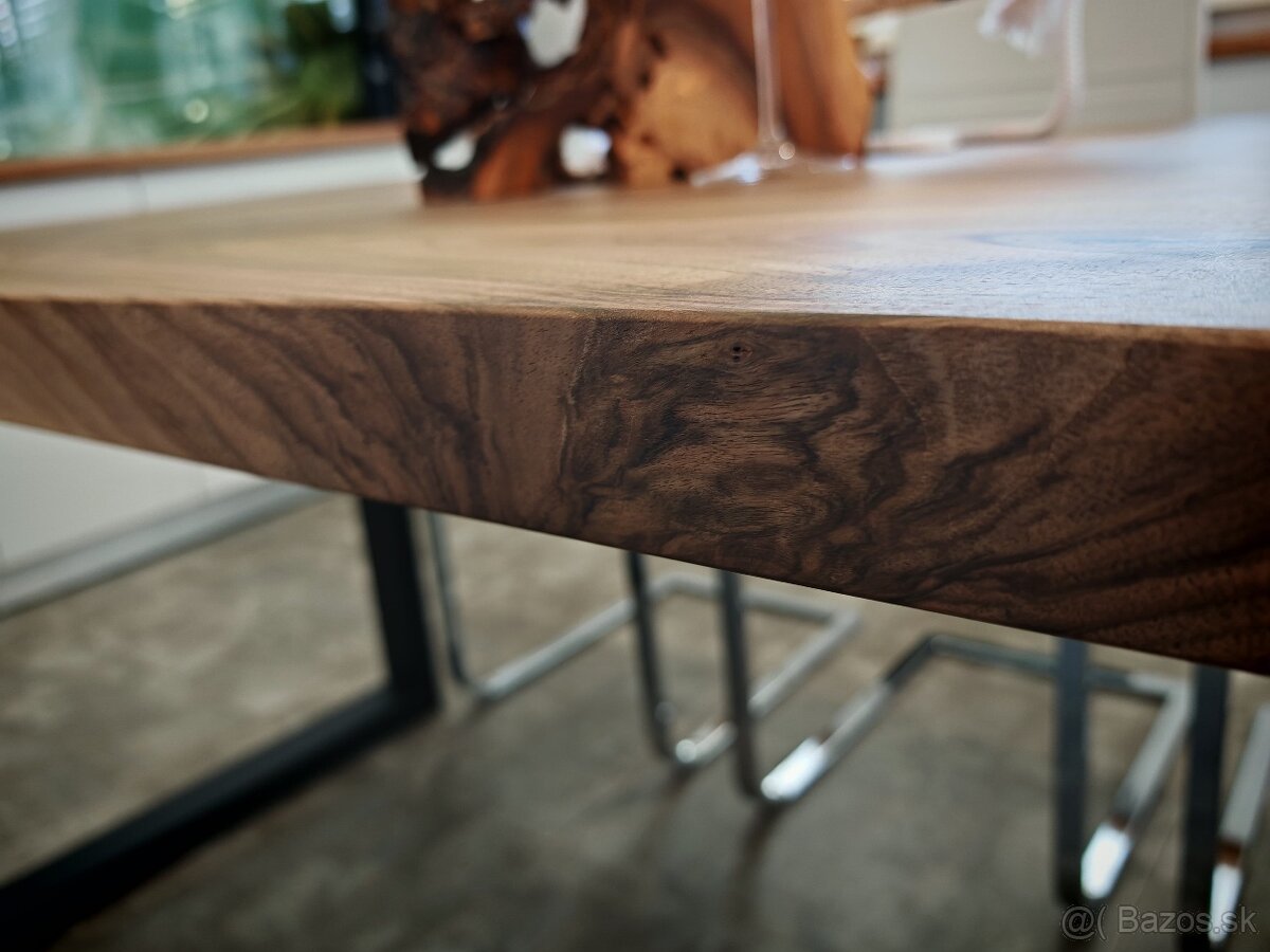 Masívny orechovy stôl - 6