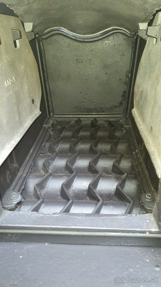 Liatinové kachle Jotul F 602 N čierný lak - 6