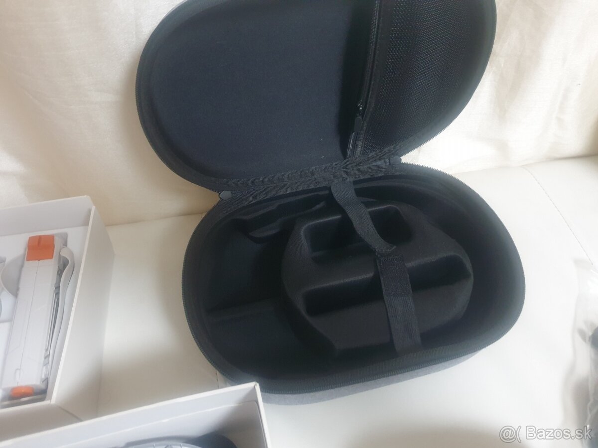 Pico 4 s prislusenstvom a hramy. - 6