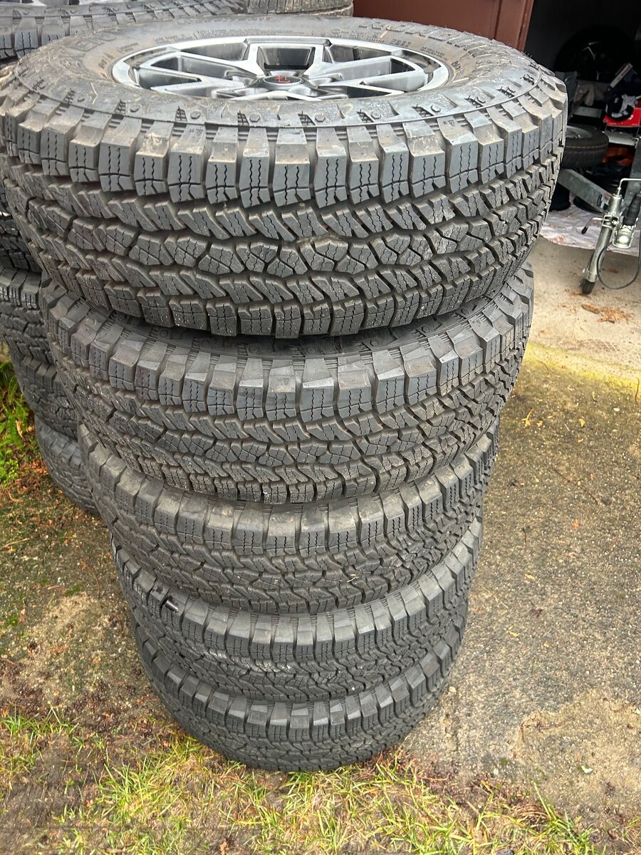 Jeep Wrangler 255/75 r17 A/T sada - 6