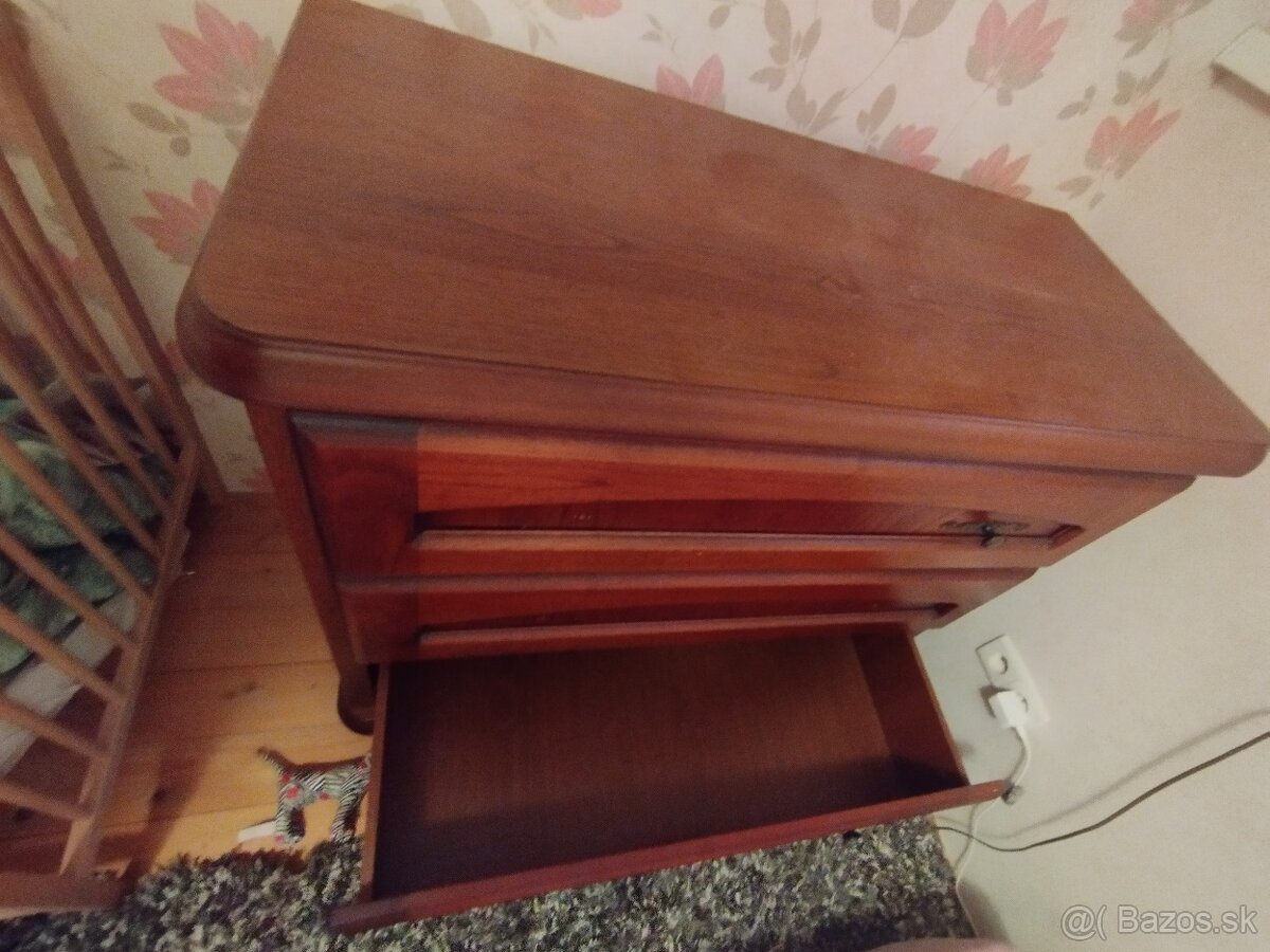 Stará komoda – úložný priestor - 6