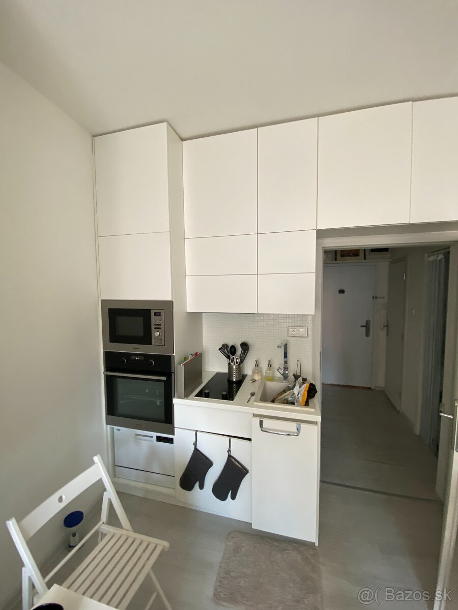 Praktická garsónka v centre na prenájom - 6