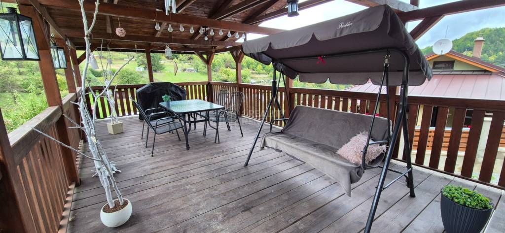 Predaj: Pekný rodinný dom s veľkým pozemkom Hlboké nad Váhom - 6