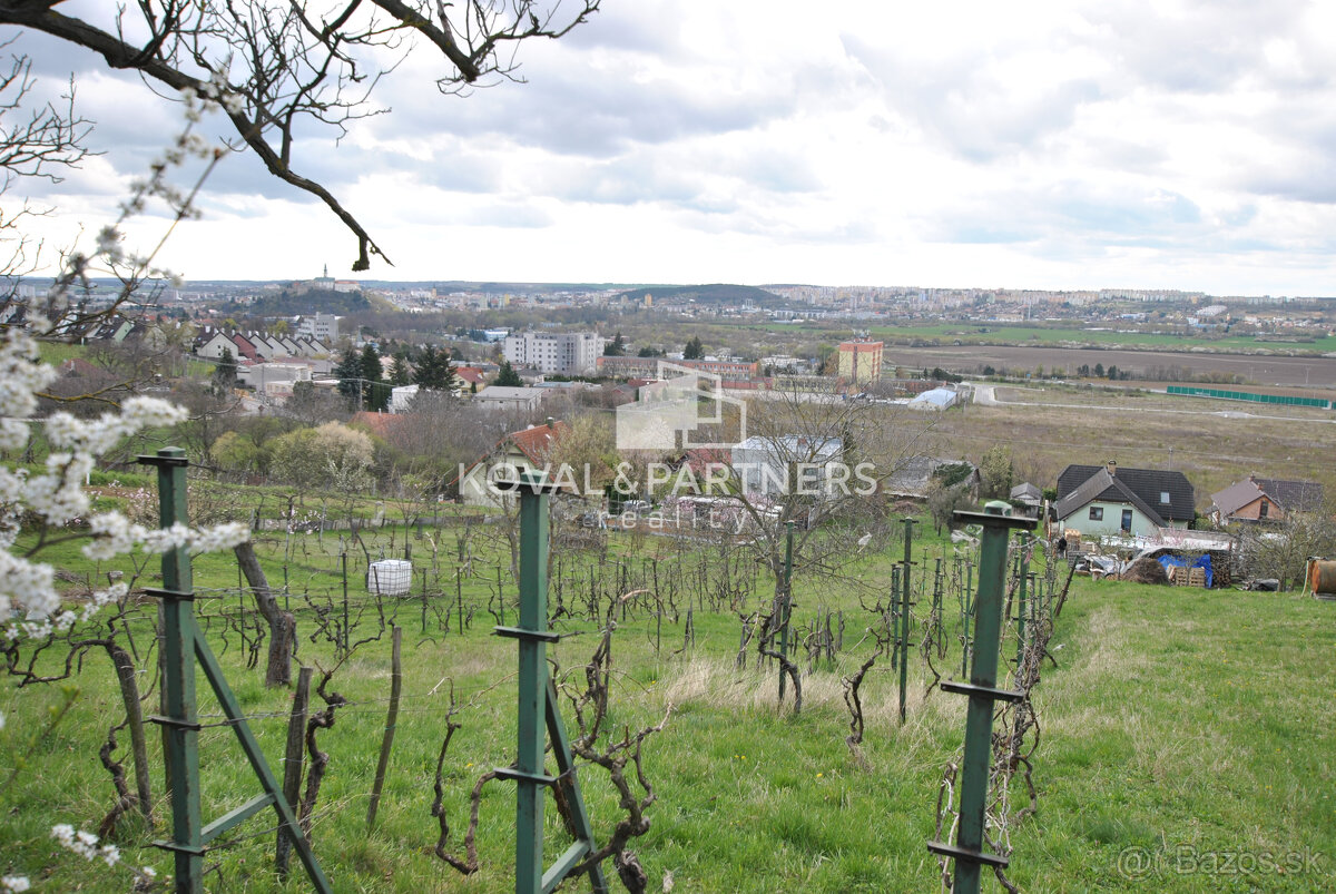 Koval & partners ponúka na predaj pozemok zo starým domom na - 6