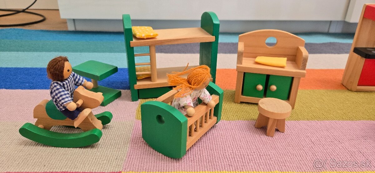 Dreveny domcek s vybavenim pre babiky - 6