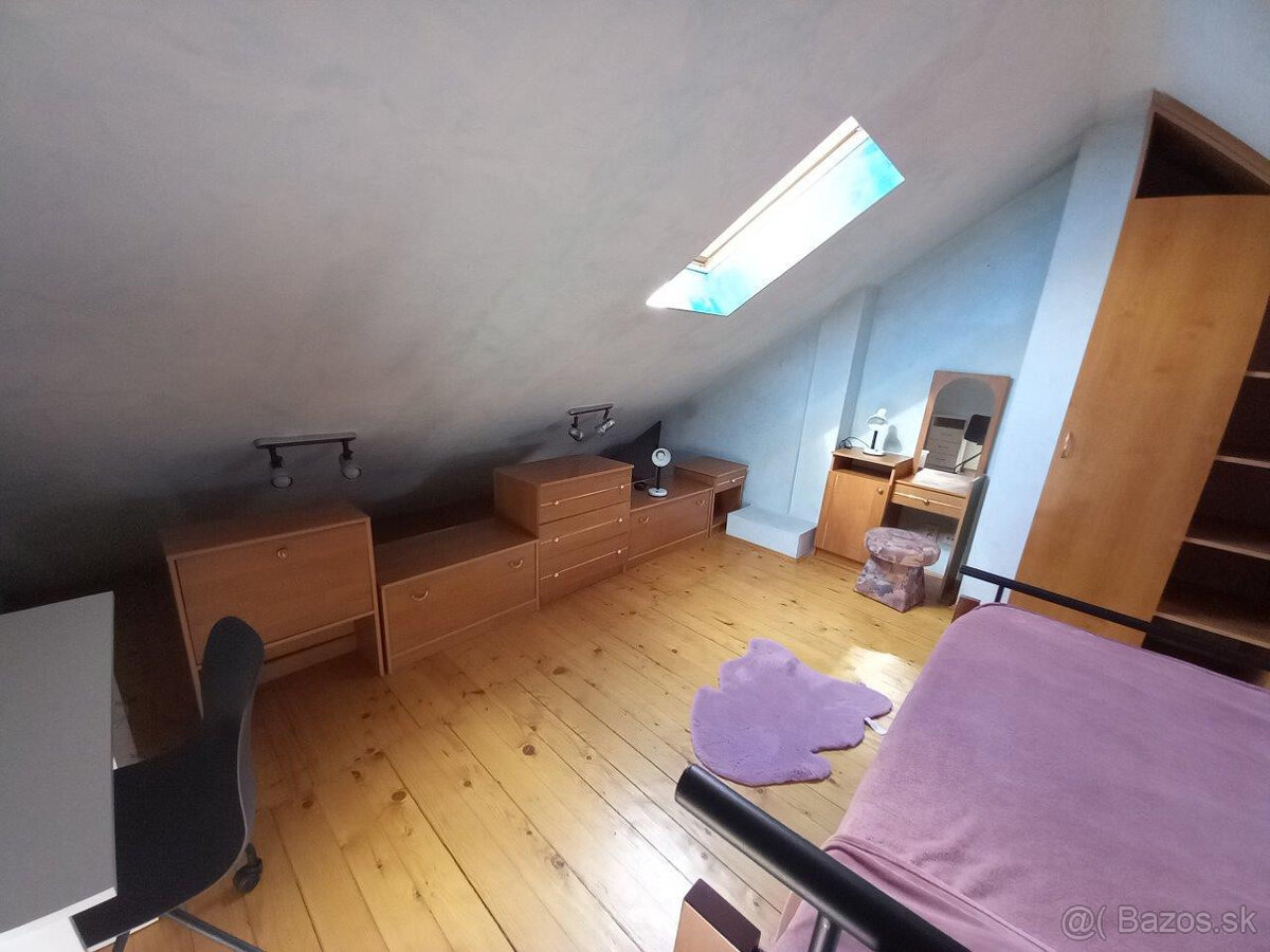 Výnimočný 3-izbový podkrovný byt priamo na Hlavnej ulici v K - 6