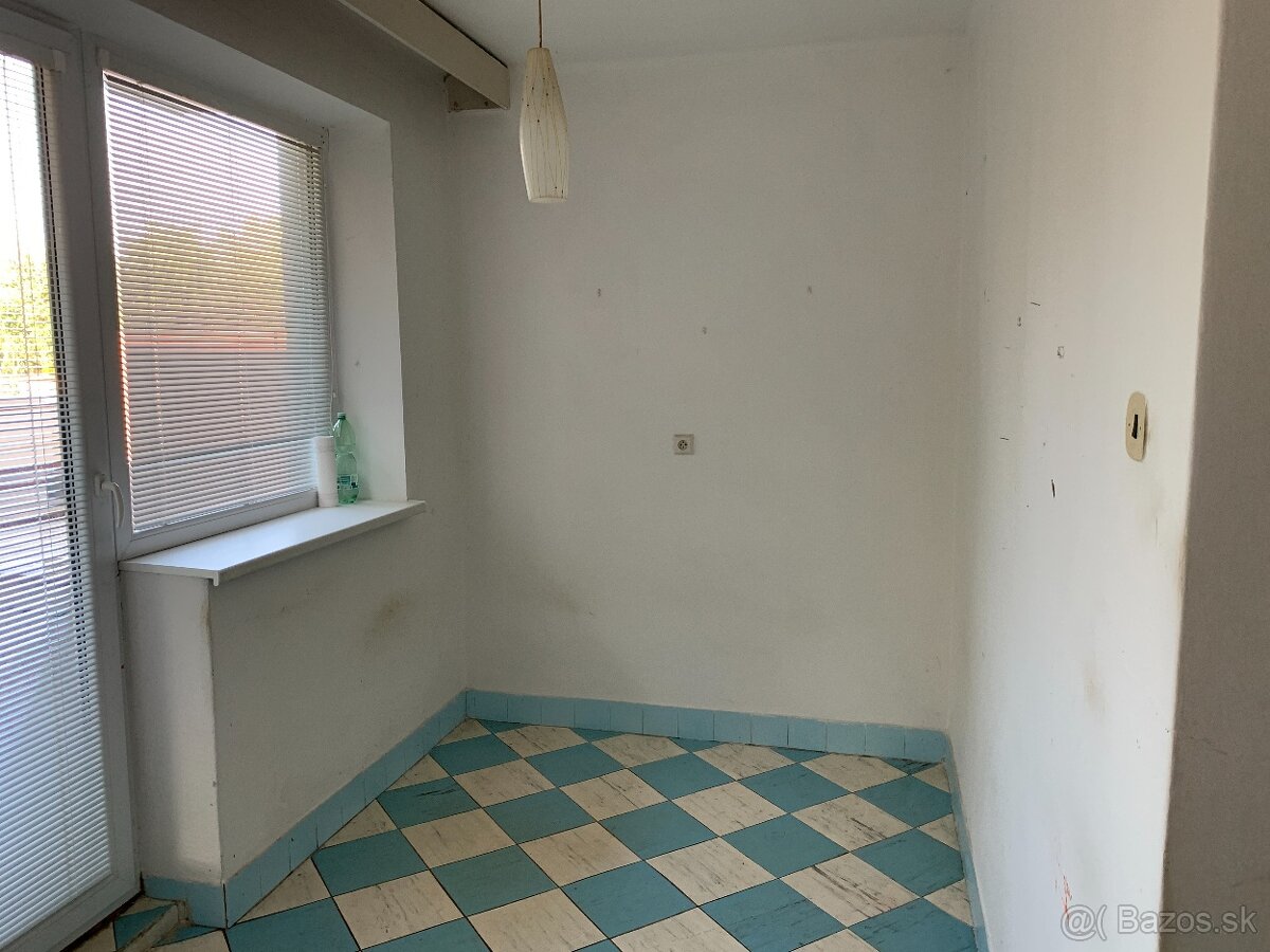 Predáme dom v krásnom prostredí centra Serede - 6