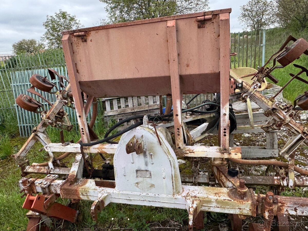 Predávam plášte disky kolesá na Poľno náradie stroje - 6