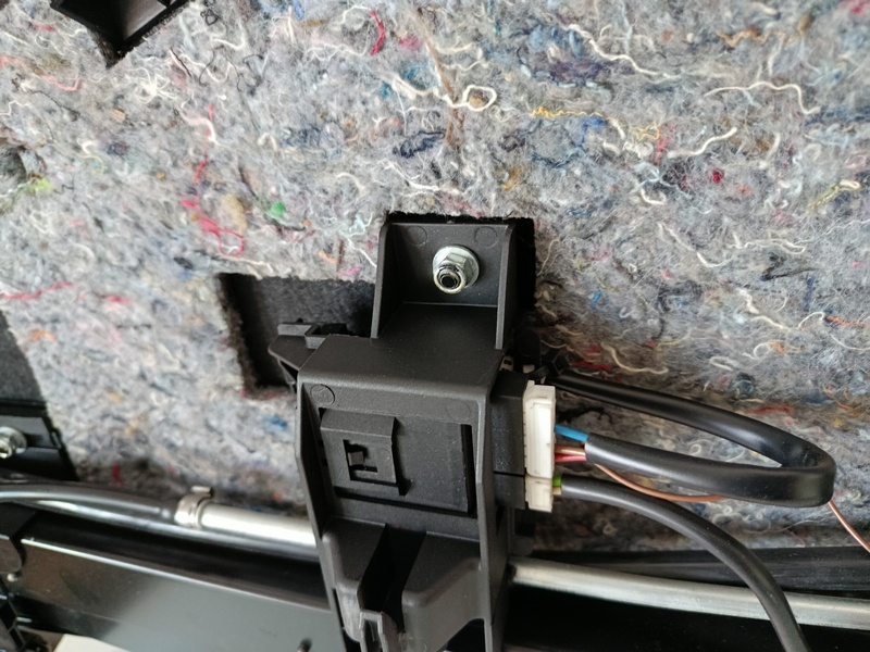 roleta kufra VW PASSAT CC B6 3c8861325 130€ - 6