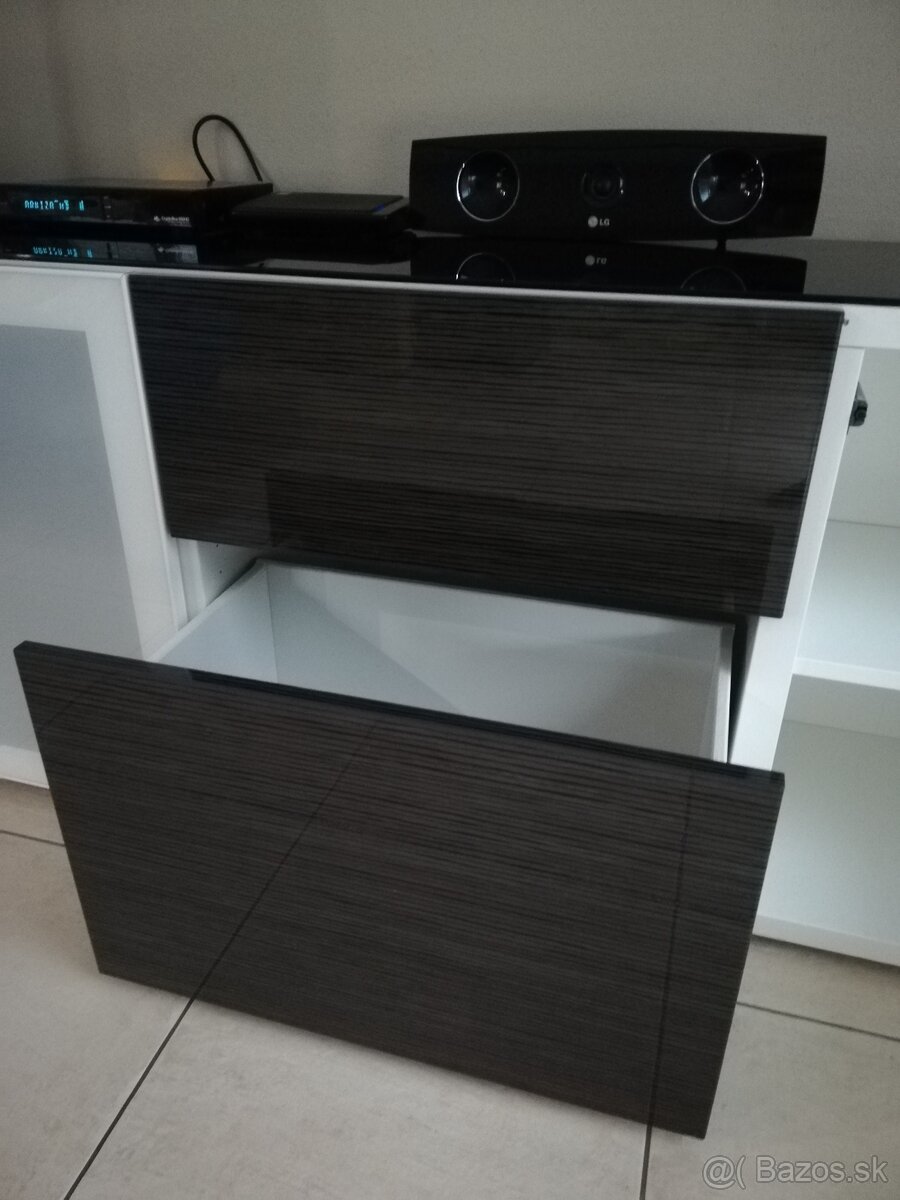 Skrinka pod televízor - 6