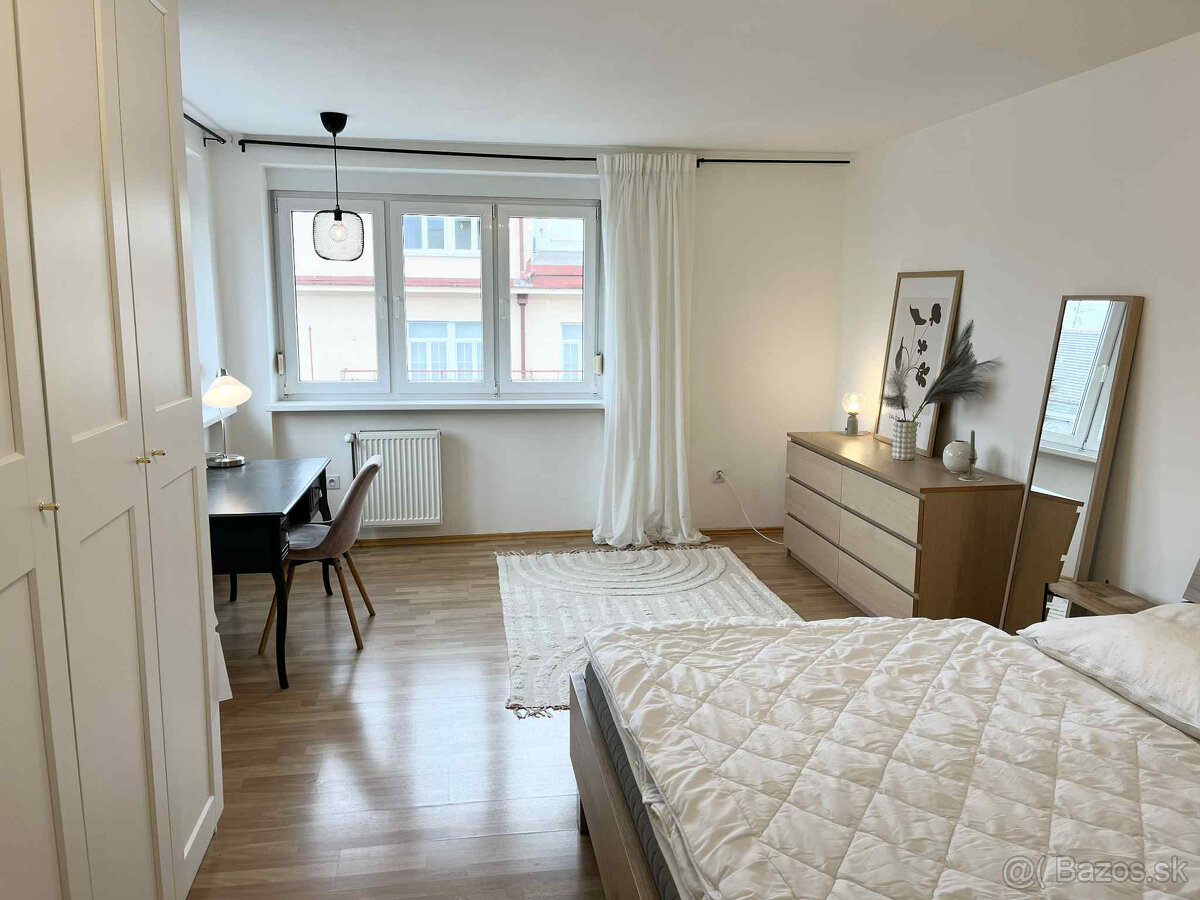 Prenájom 2 izbového bytu na ulici Dobrovského Bratislava I - 6