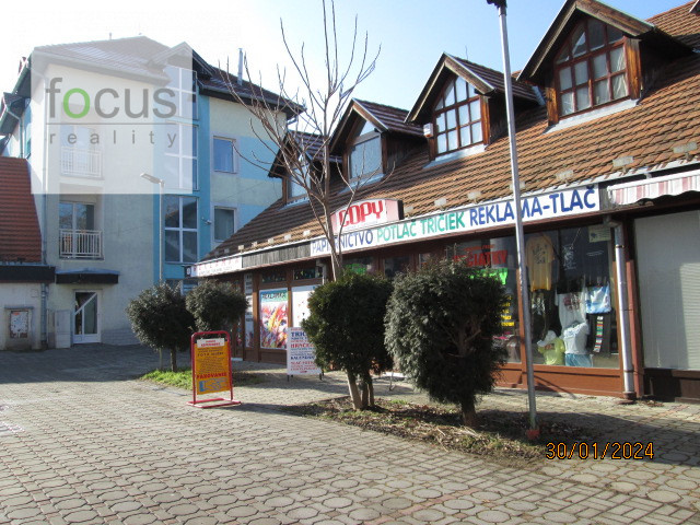 Prenájom komerčný priestor Zlatá ulička - Nová cena - 6