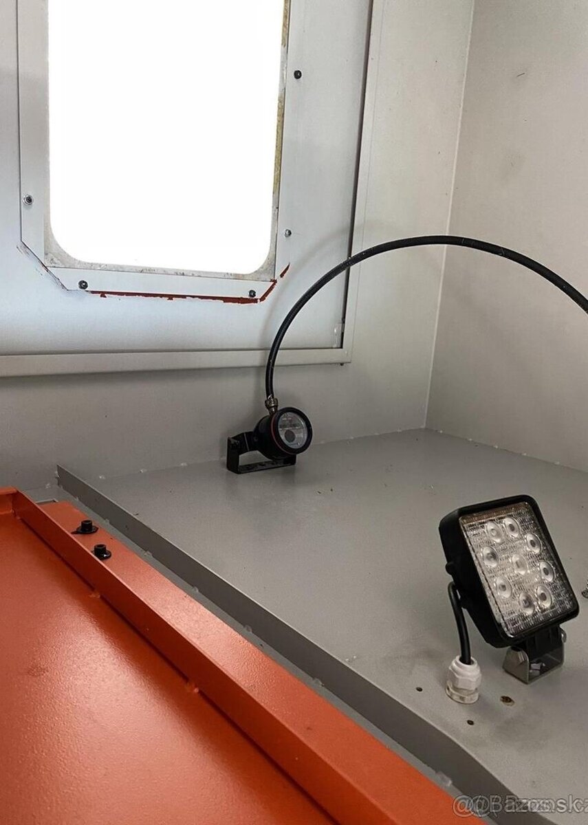 Obráběcí centrum (vertikální) INTOS VOC 1000 (6776) - 6