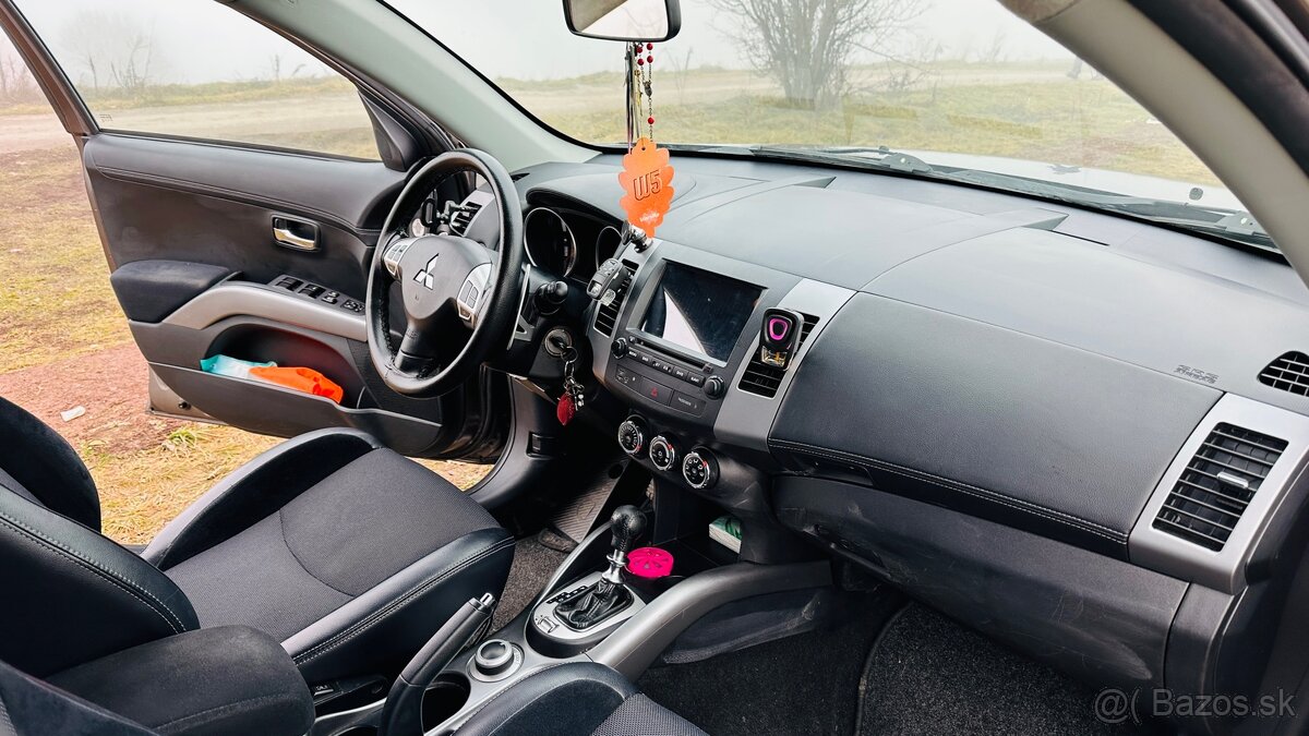 Predám Mitsubushi Outlander 2,2 diesel - 6