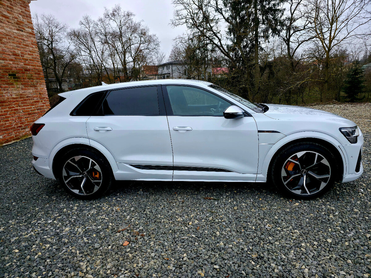 Audi E-tron S 370 kW, 37000 km, odpočet DPH. - 6