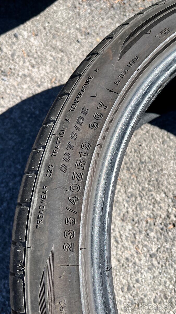 🟢Letné pneu 235/40 r19 - 6