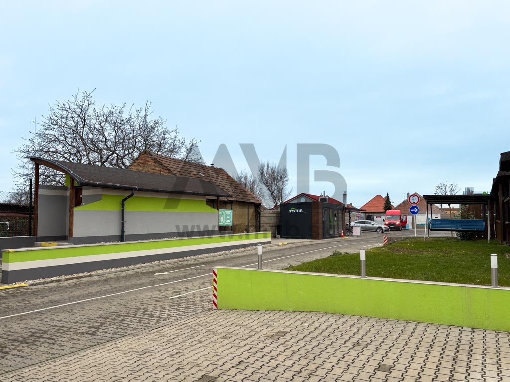 Zabehnutá ručná autoumývarka - 6