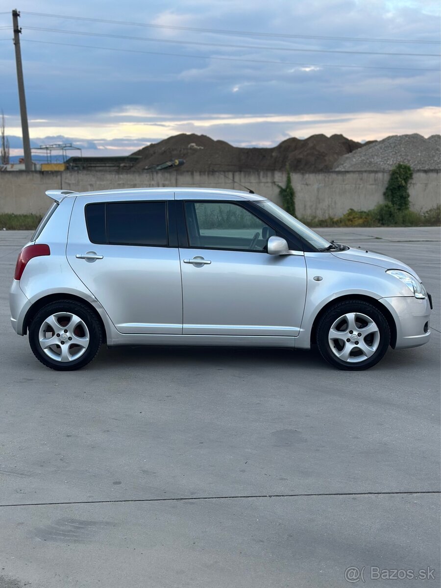Suzuki Swift 1.3 benzín 67 kW MT/5 - 6