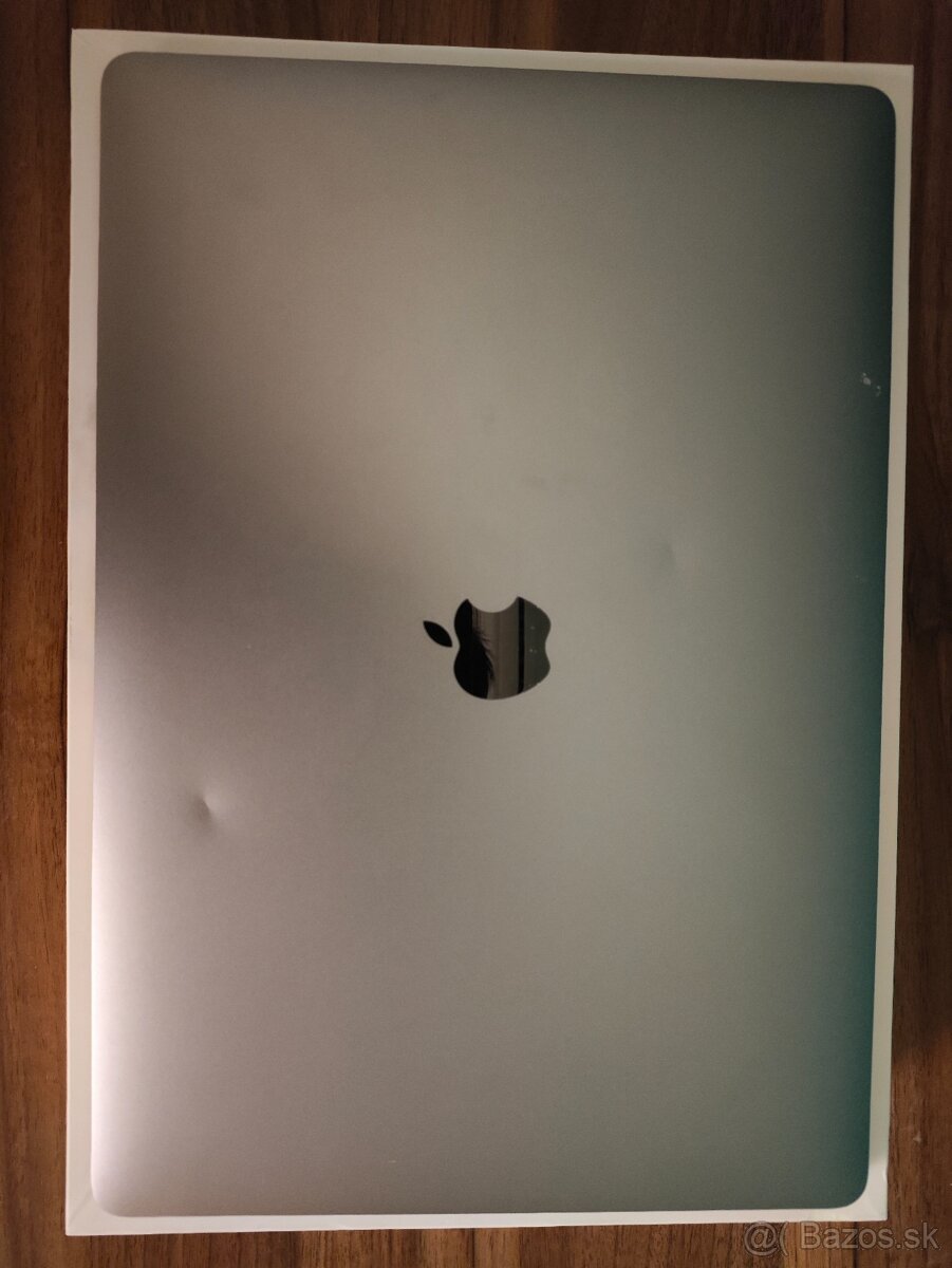 A1990 MacBook Pro i7 • 16GB • 256GB - 6