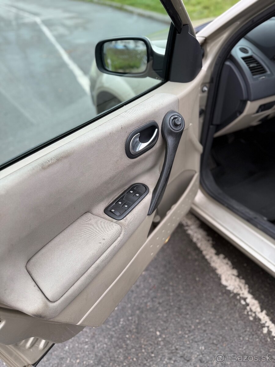 Renault Megane 1.6 16V (2006) 82kw - 6