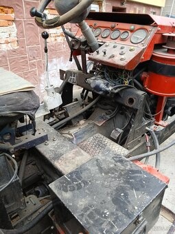 Predám traktor 4x4 - 6