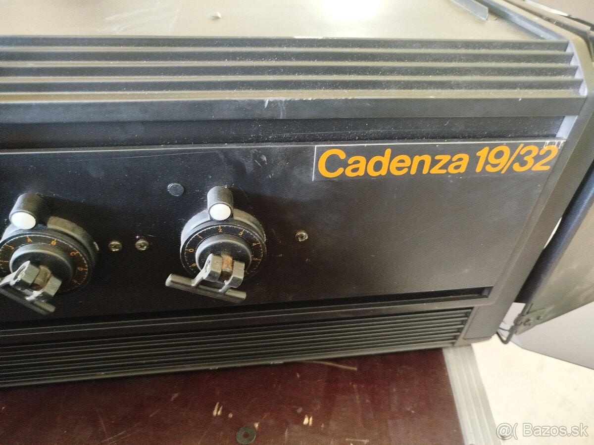 Predám Fresnel - divadelné reflektory Strand Lighting Cadenz - 6