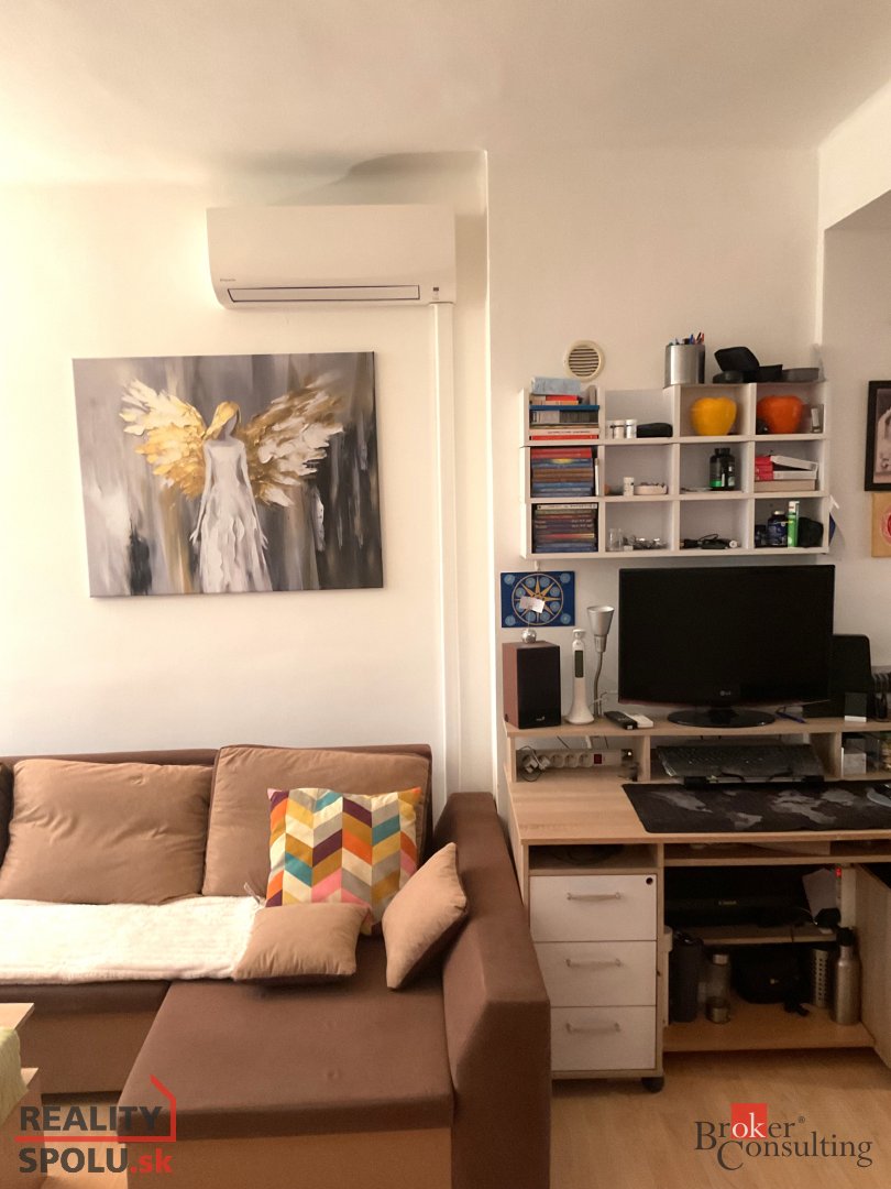 REZERVOVANÉ:Priestranný 3-izbový byt v Bernolákove: pokoj, z - 6