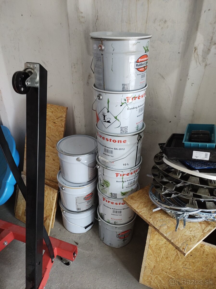 {41} Celtoviny, drevený box, plechovice - 6