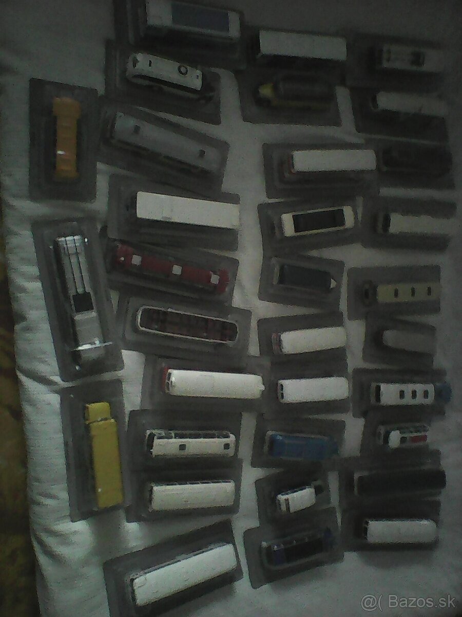 AUTÍČKA A INÉ SÉRIA AUTÍČKA A AUTOBUSY - 6