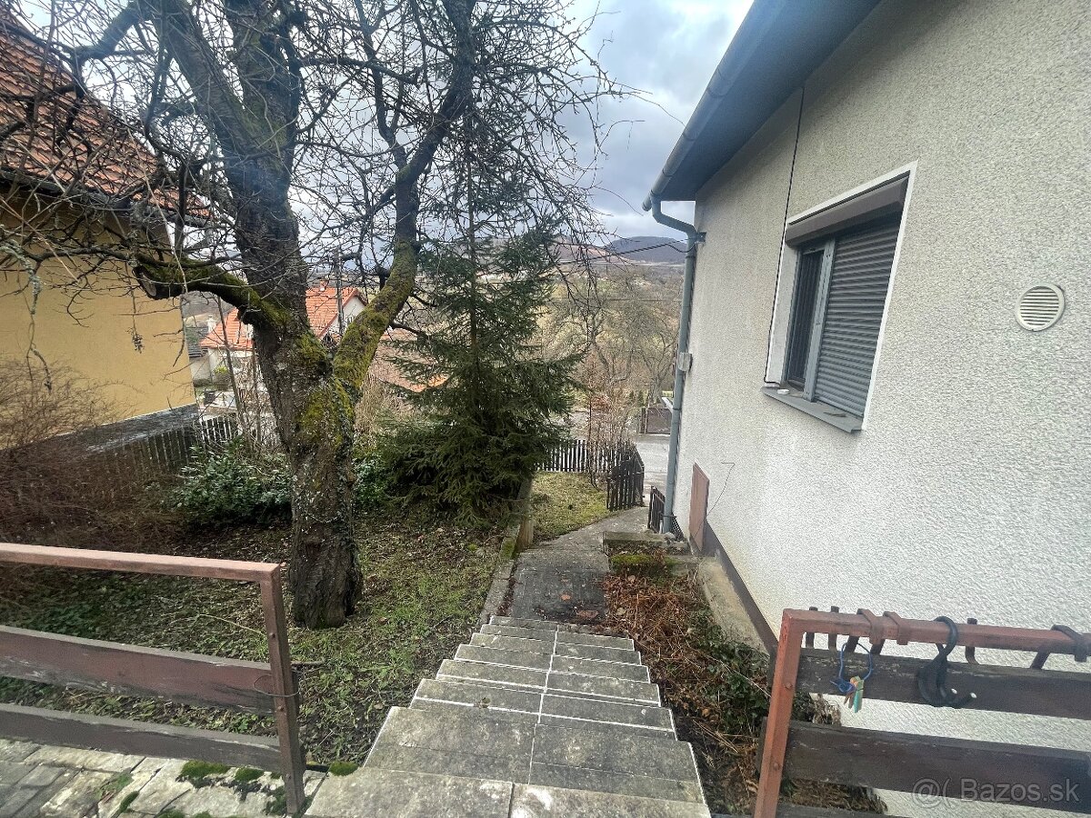 Miesto pre rodinný život 4-izbový dom s garážou v Novej Bani - 6