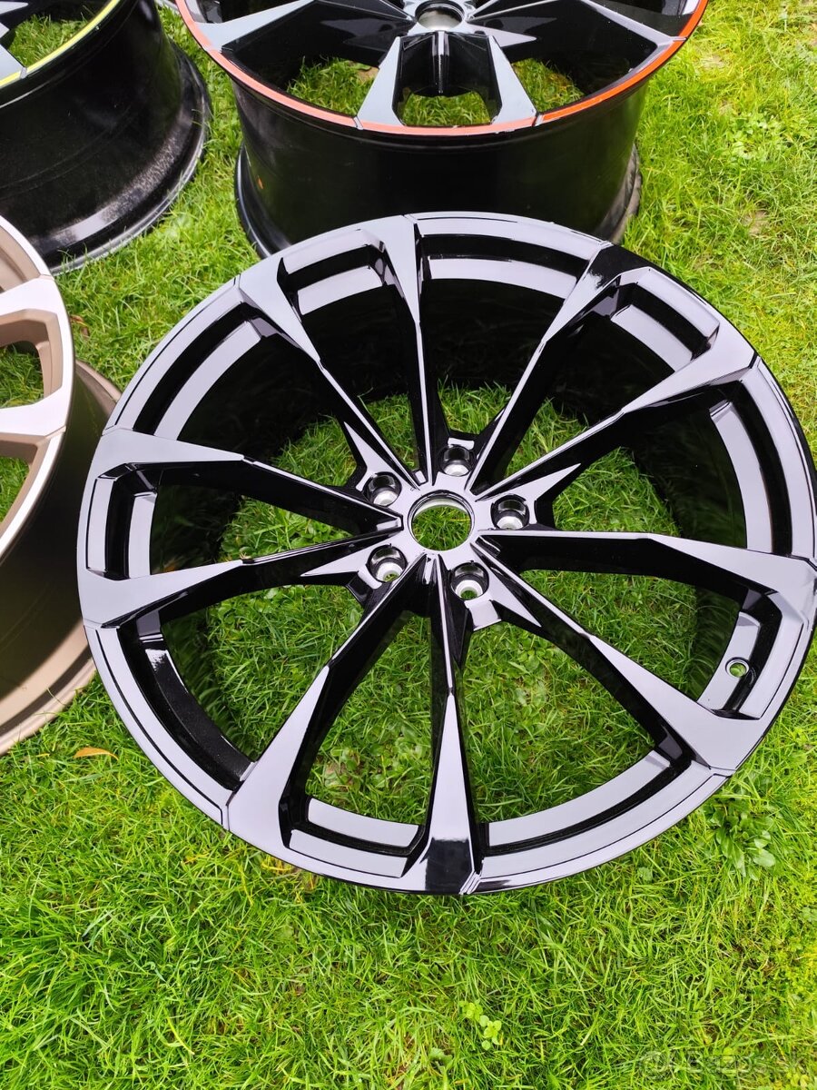 LAMBORGHINI URUS 23" DISKY - 6