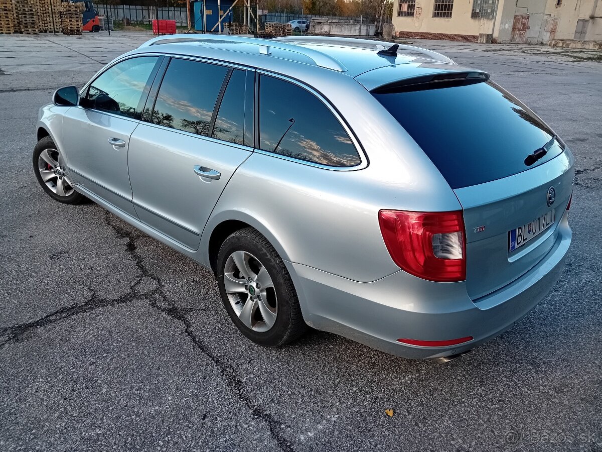 Škoda Superb 2011 2.0tdi DSG Elegance - 6