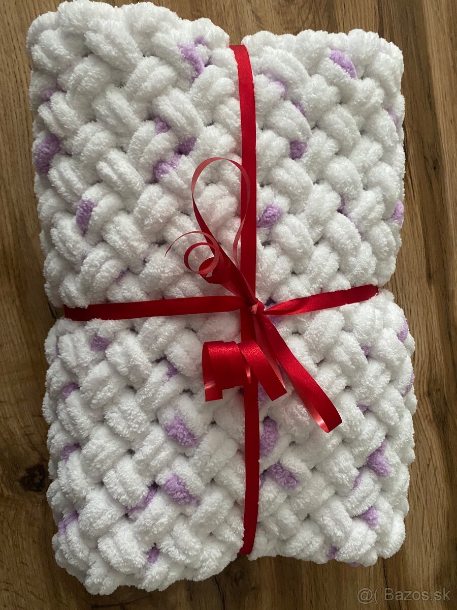 Háčkovaná bielofialová deka z jemnej eco vlny - 6