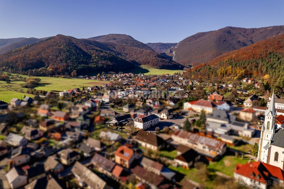 PREDAJ: Historický hostinec pod Muránskym Hradom, 1102 m2, M - 6
