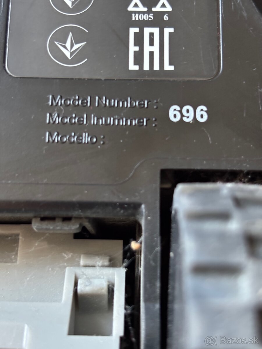 Robotický vysávač iRobot Roomba 696 Wifi - 6