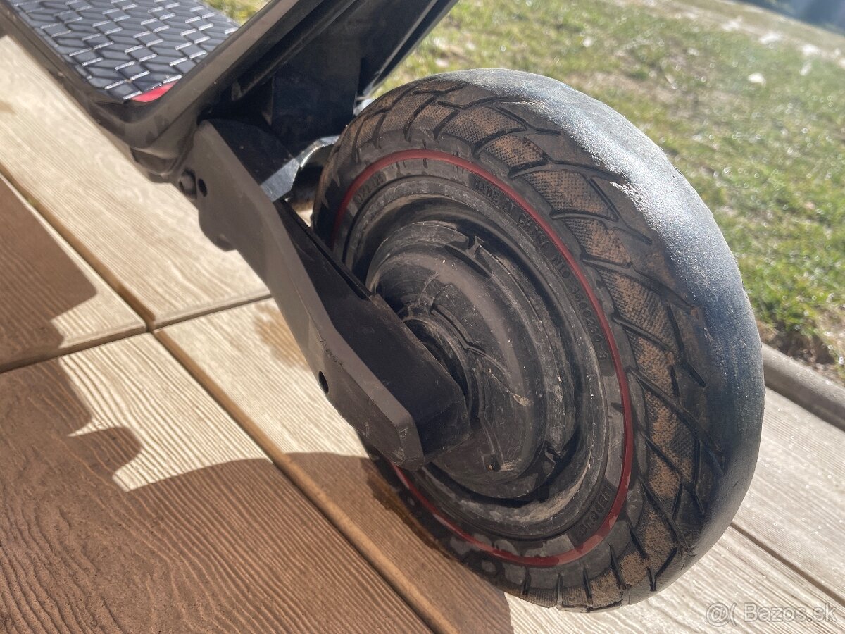 Predam apriliu kolobešku eSR2 - 6