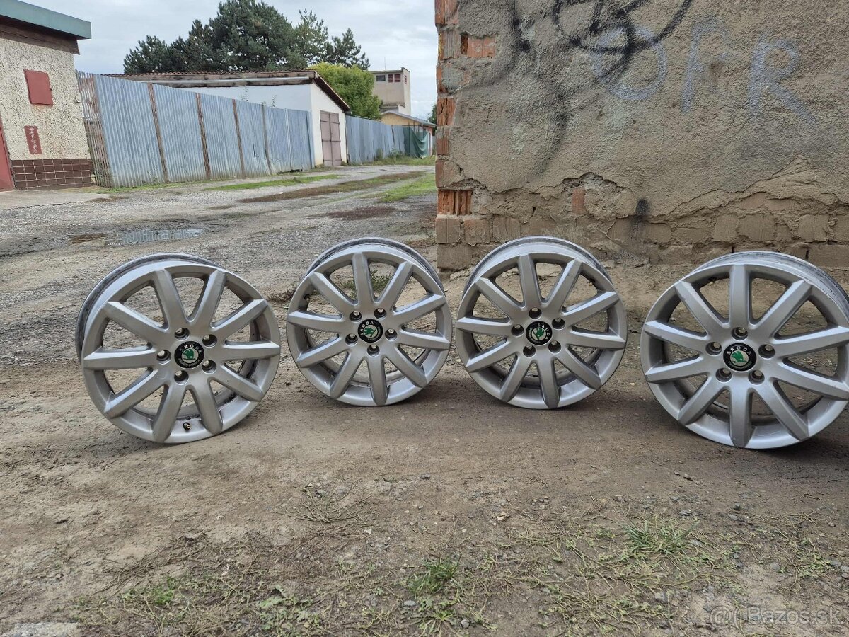 Liatinové kolesá a kamera do autá - 6