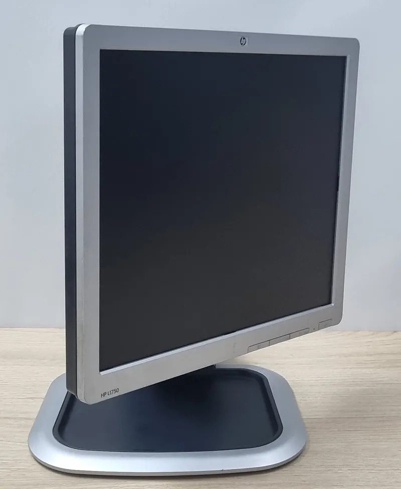 Nastaviteľný 17-palcový LCD monitor HP - 6
