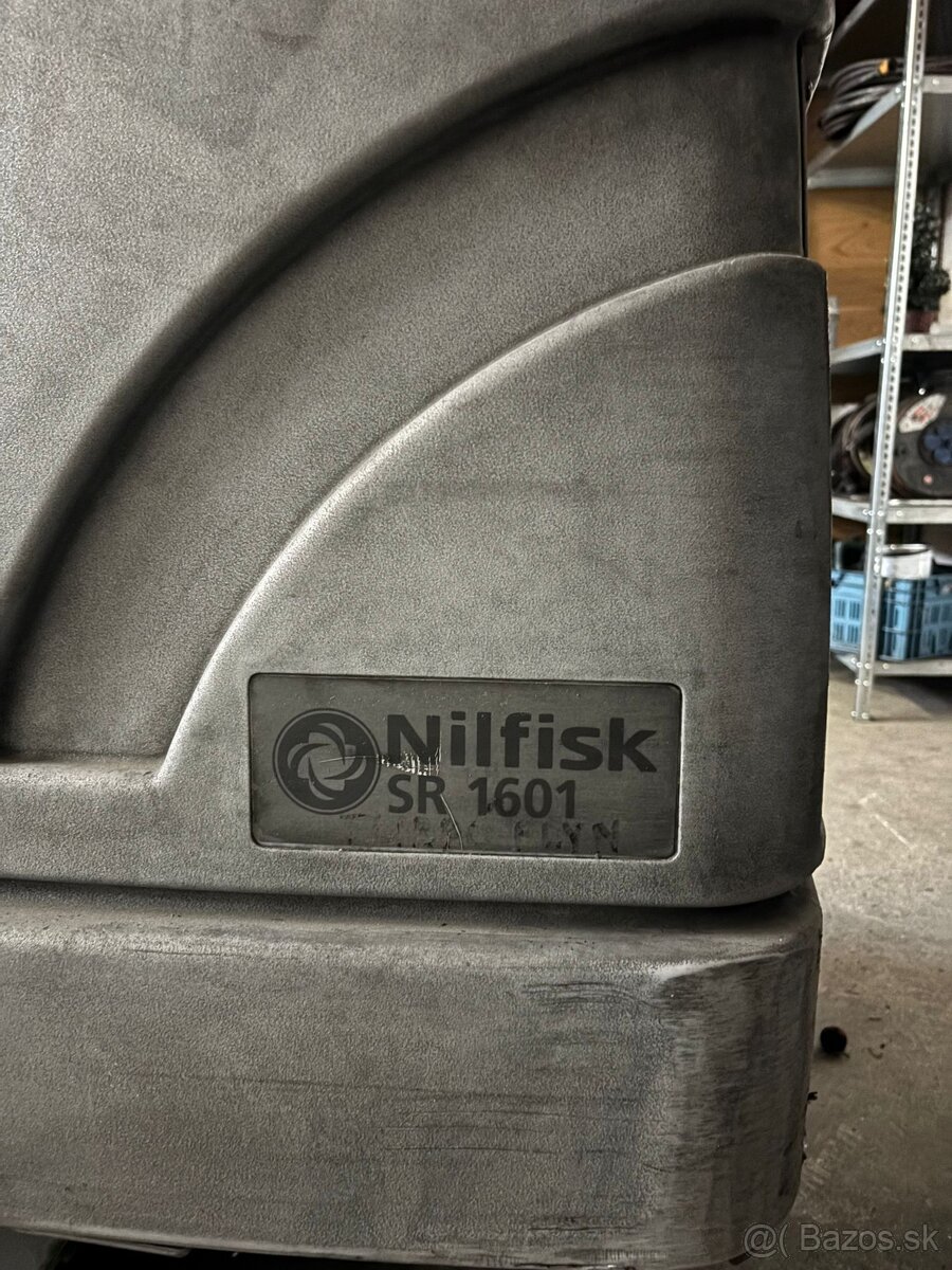 Zametací / Čistiaci stroj NILFISK LPG - 6