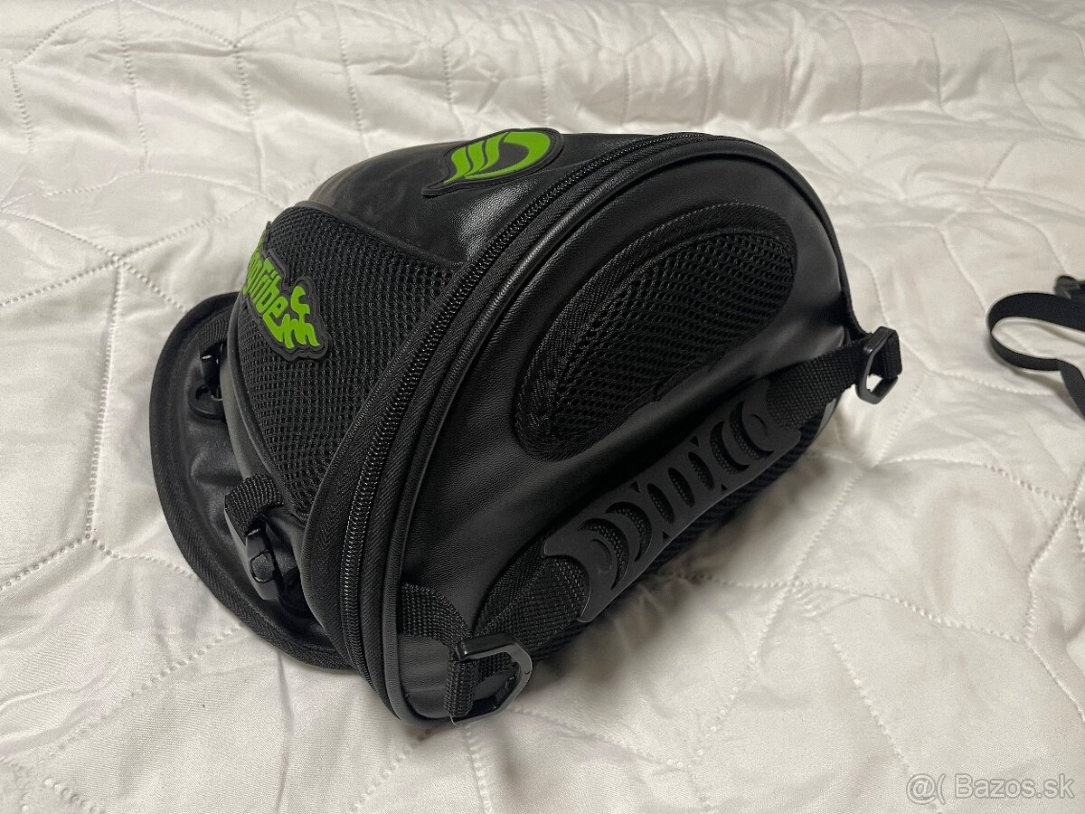 Batoh, kapsicka na motorku - 6